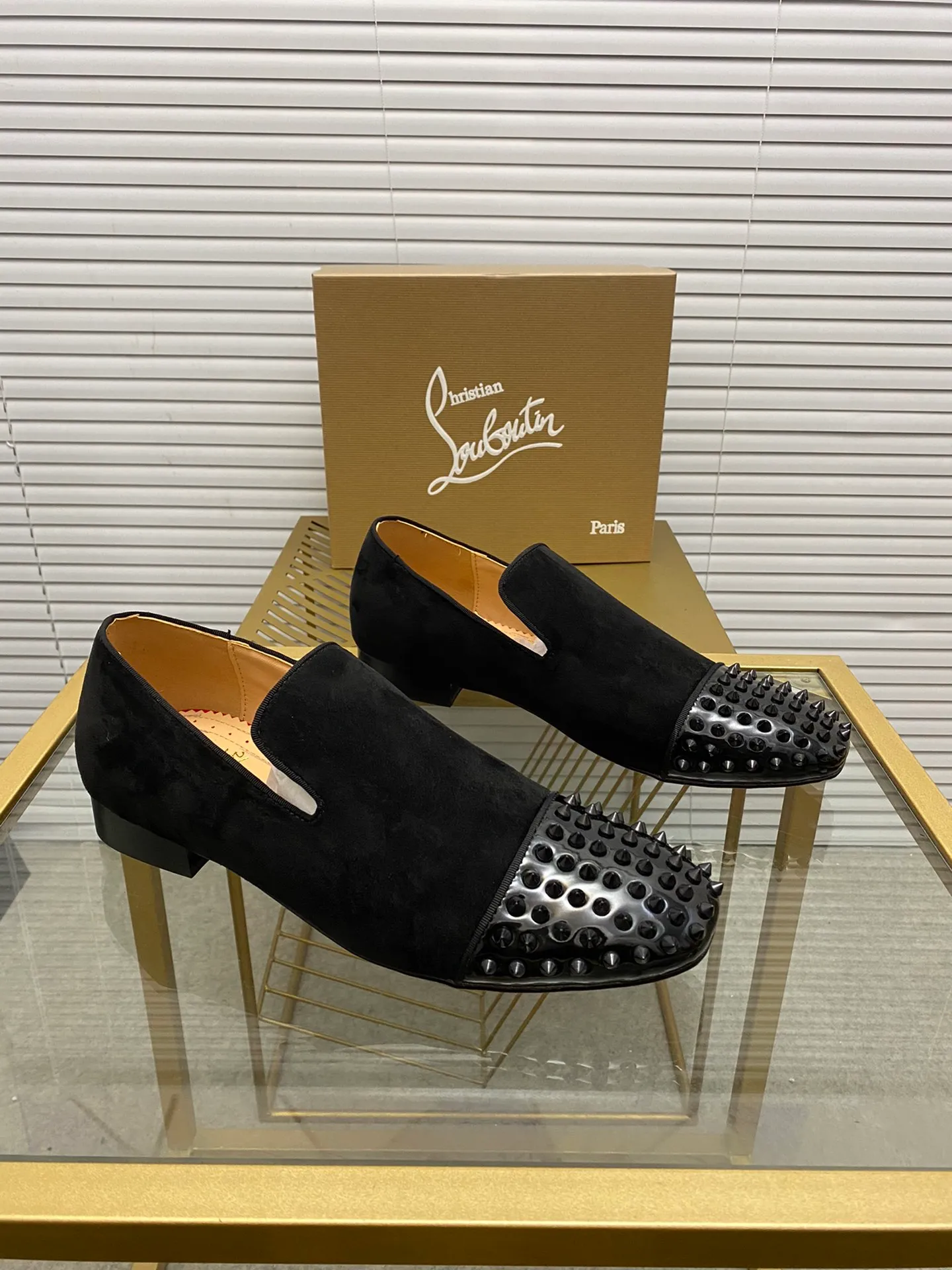 Made to order. Ex-factory price 500. christian louboutin (CL red-soled shoes) counter series, casual leather shoes 📢 📢 📢 Exclusive hot style release 🎈🎈💪 Movable latex feet 👻 Finished outsole sewing line [Deyi] 😝 #男38#-48, global supply 😝 [Top version]: Original imported genuine leather upper, top original leather lining, original molded TPU outsole, original 1:1 detail processing, original shoe last,